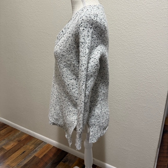 Banana Republic Marled V-Neck Tunic Sweater - Size Medium - Picture 3 of 16